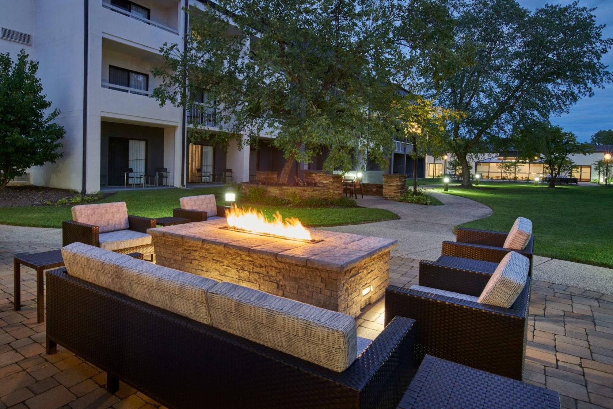 Courtyard Chicago Lincolnshire Hotel Bagian luar foto